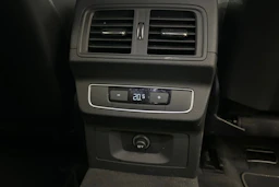 musta Audi Q5 2023 kuva 12.