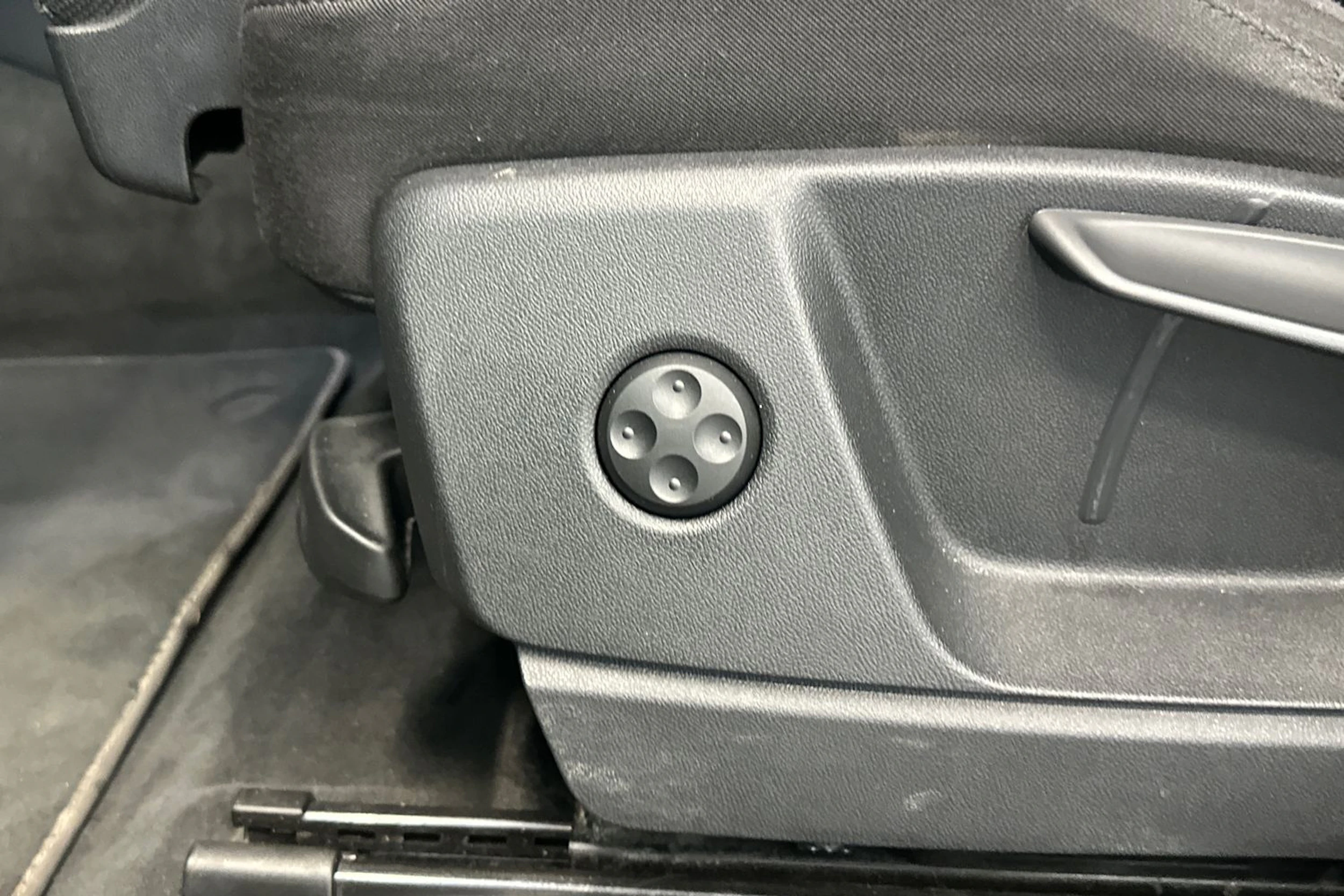 musta Audi Q5 2023 kuva 14.