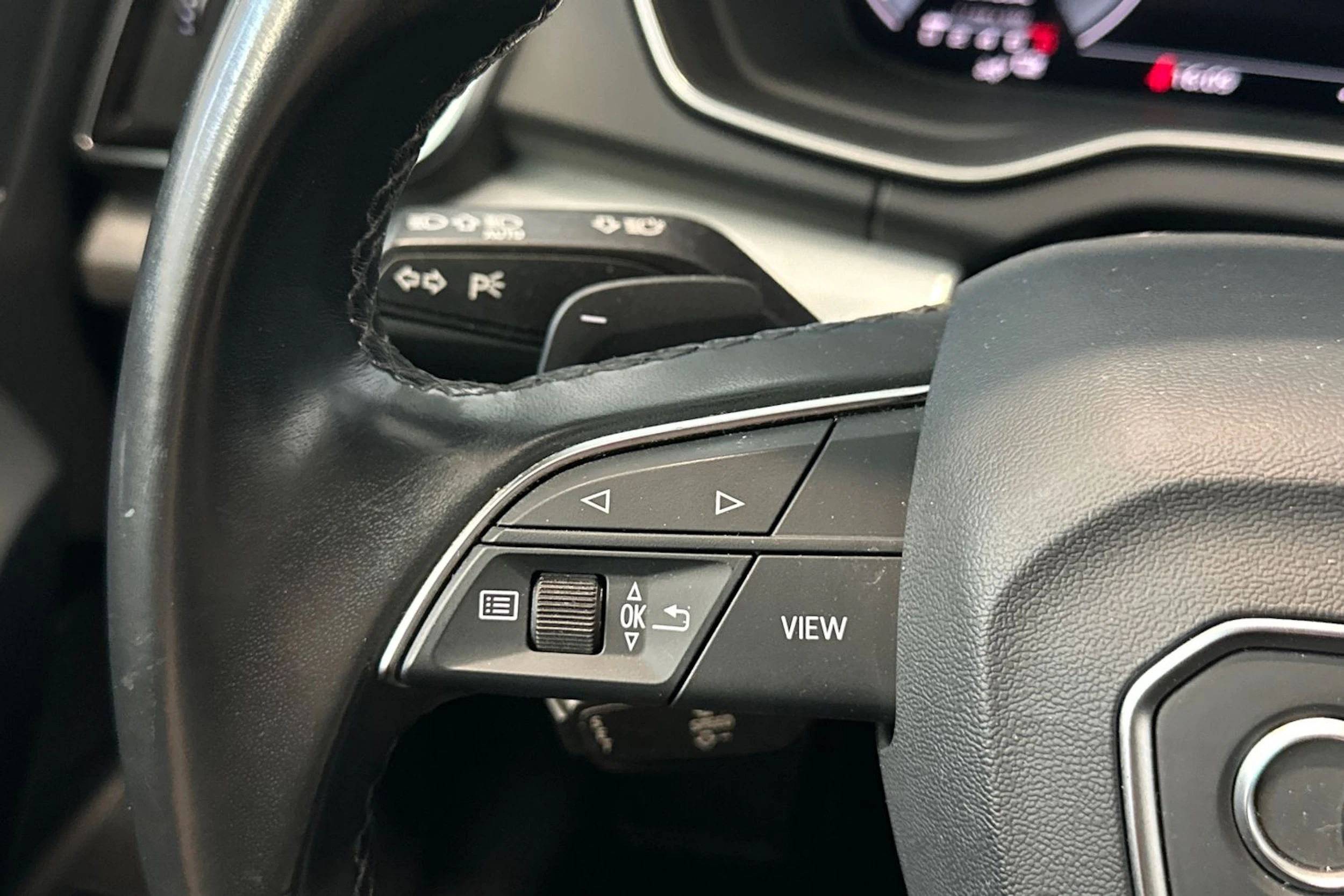musta Audi Q5 2023 kuva 18.