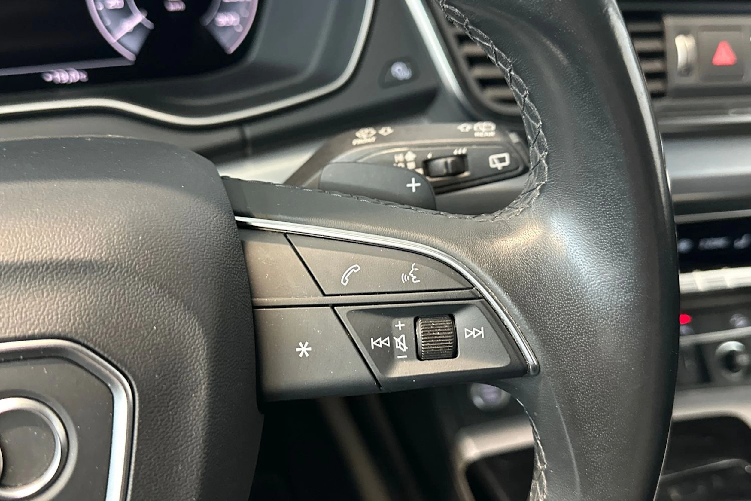 musta Audi Q5 2023 kuva 19.