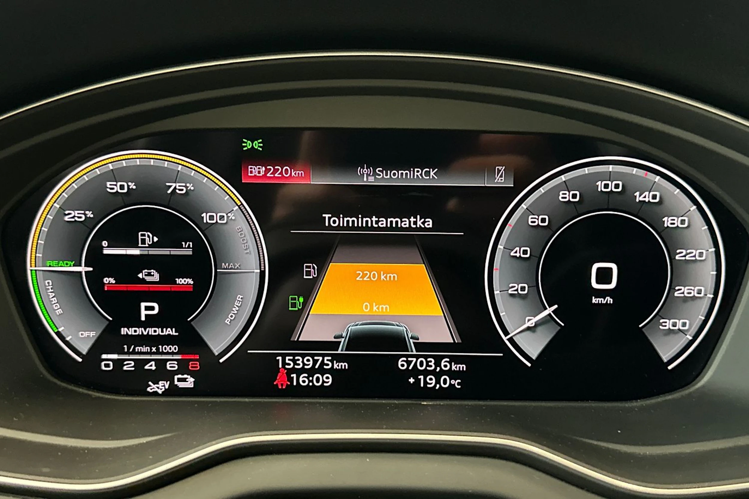 musta Audi Q5 2023 kuva 21.