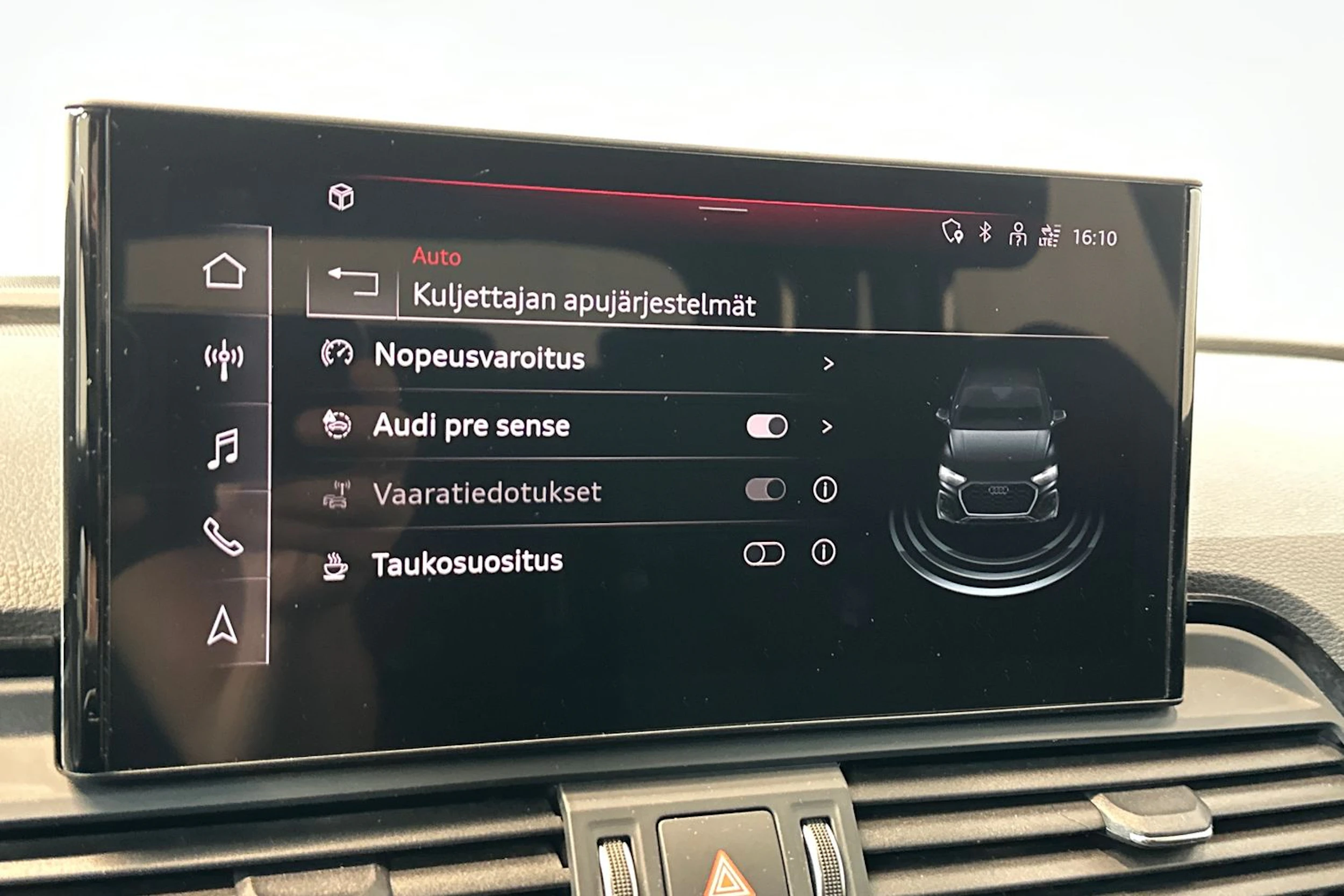 musta Audi Q5 2023 kuva 24.