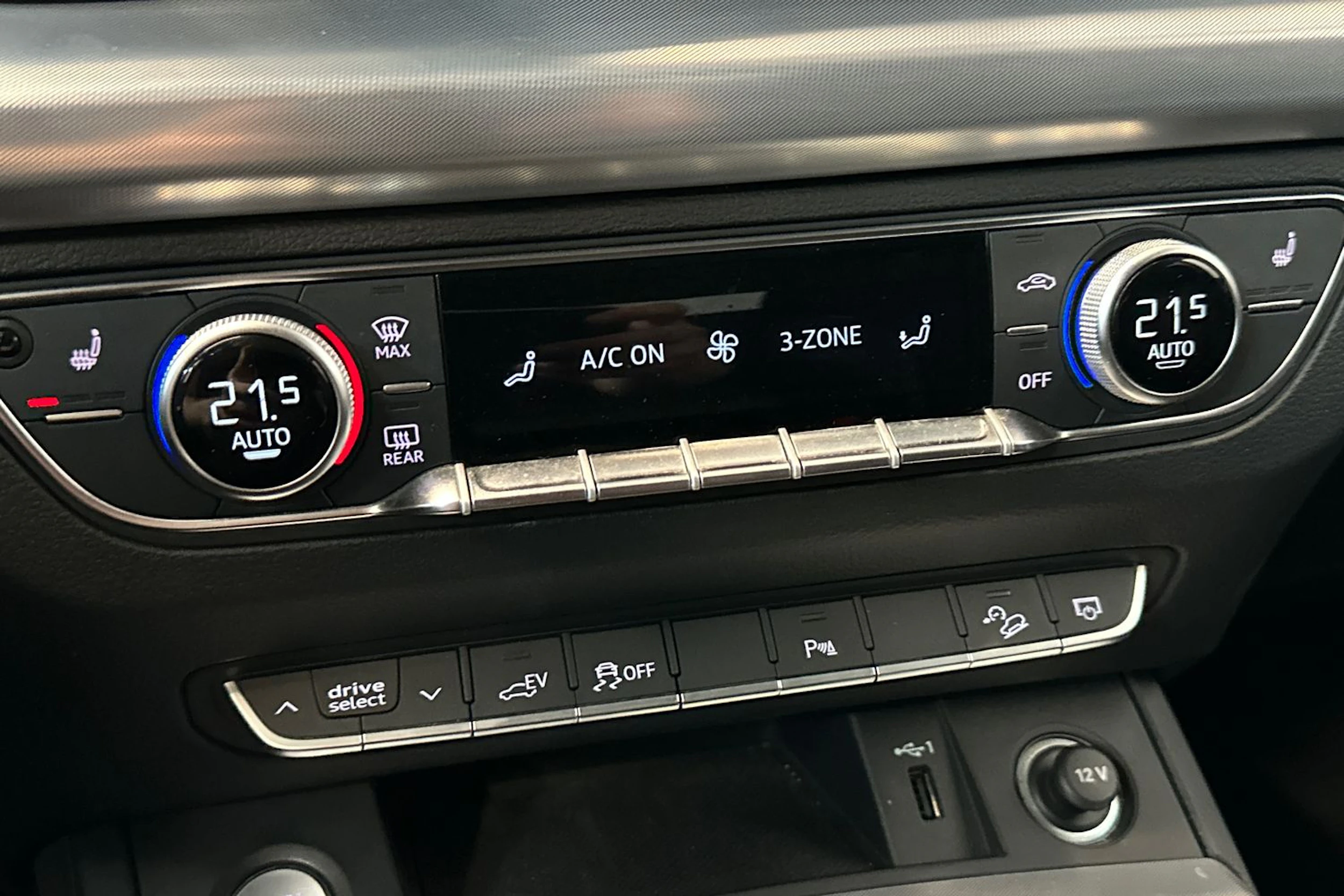 musta Audi Q5 2023 kuva 26.