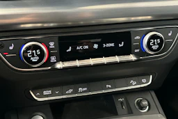 musta Audi Q5 2023 kuva 26.