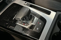 musta Audi Q5 2023 kuva 27.