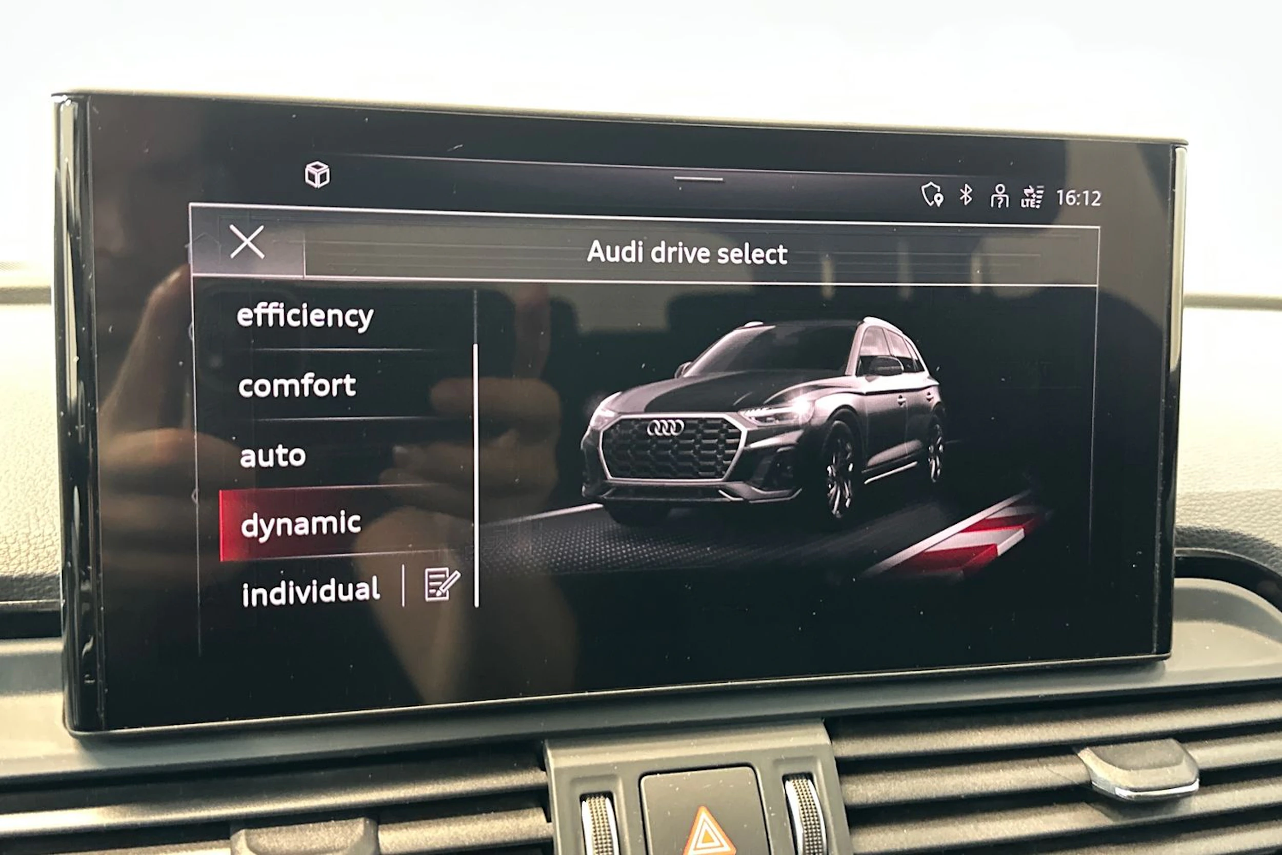 musta Audi Q5 2023 kuva 30.