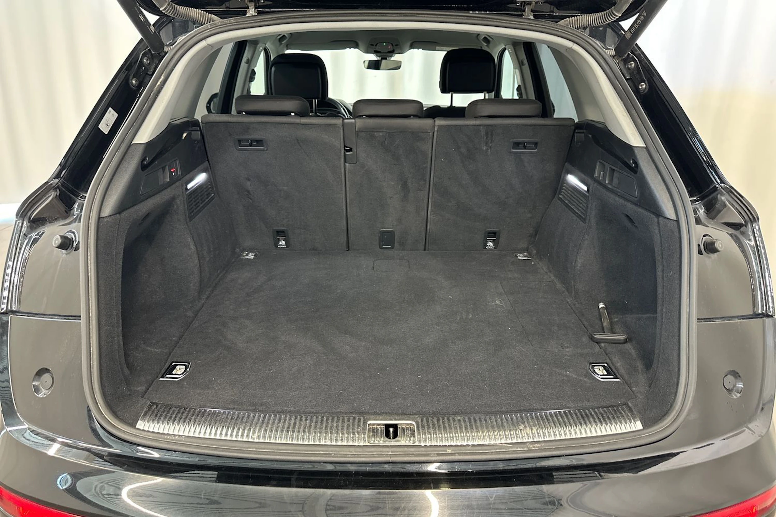 musta Audi Q5 2023 kuva 32.