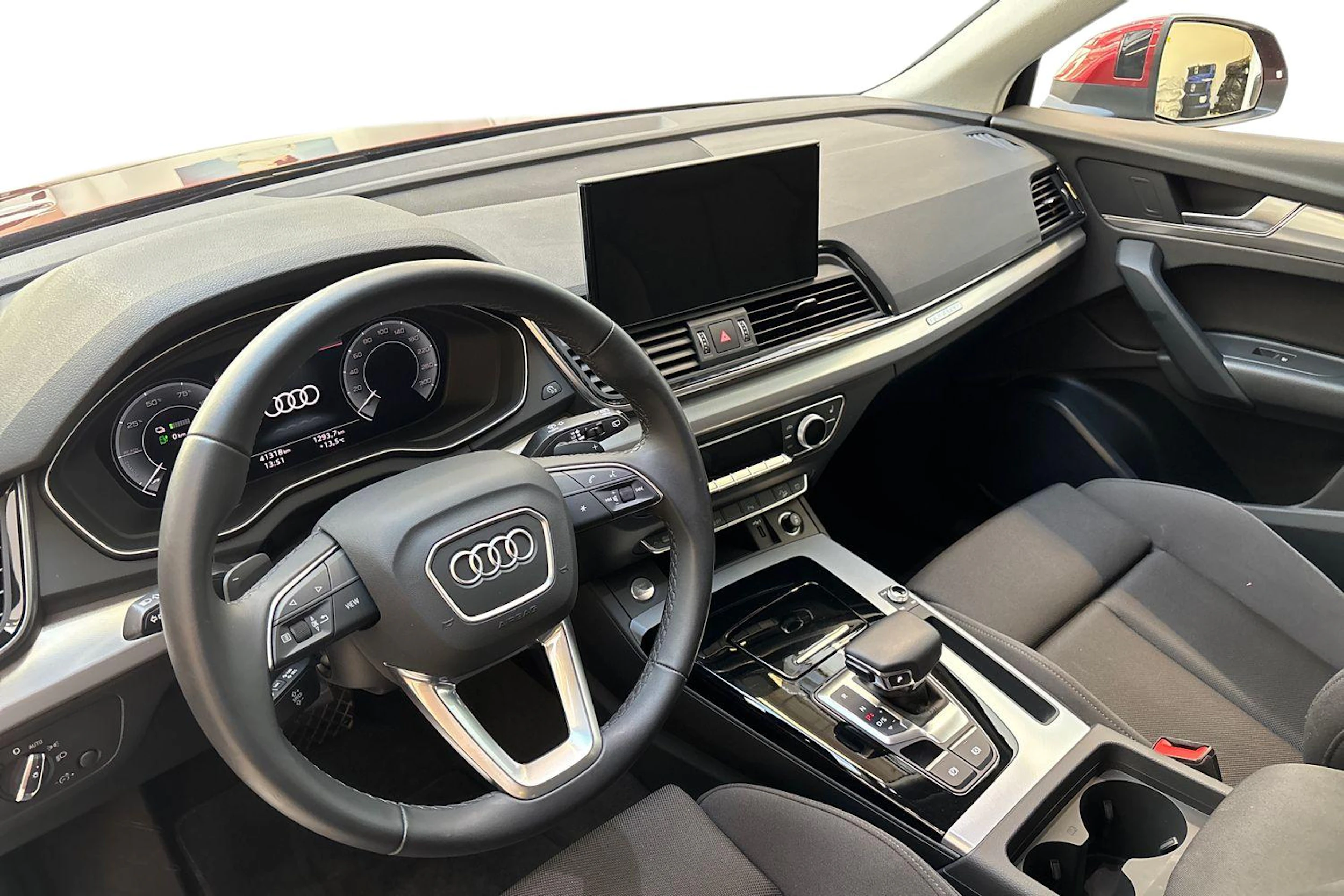 Punainen Audi Q5 2023 kuva 6.