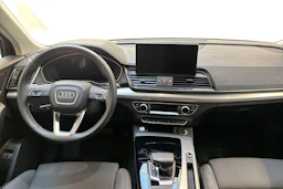 Punainen Audi Q5 2023 kuva 7.