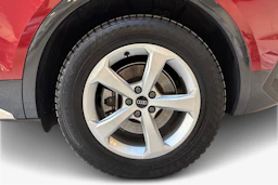 Punainen Audi Q5 2023 kuva 9.