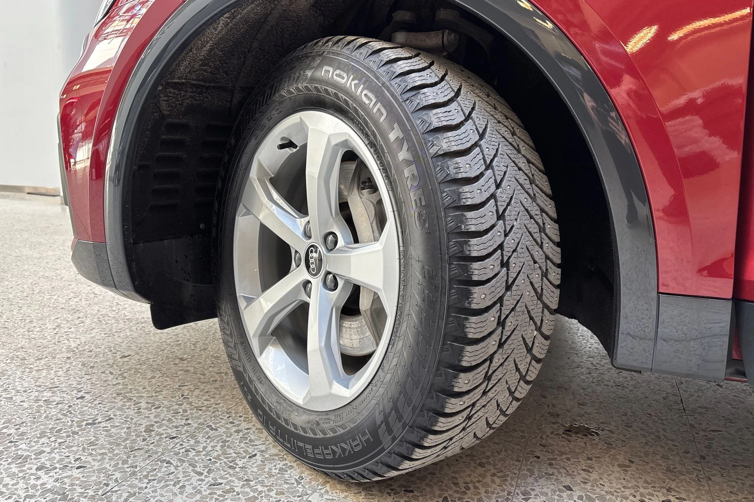 Punainen Audi Q5 2023 kuva 10.