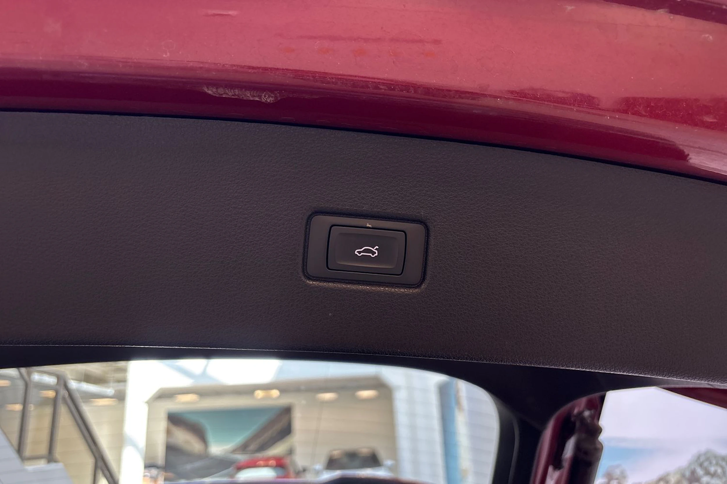 Punainen Audi Q5 2023 kuva 12.