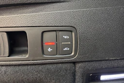 Punainen Audi Q5 2023 kuva 13.