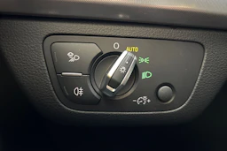 Punainen Audi Q5 2023 kuva 18.