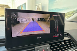 Punainen Audi Q5 2023 kuva 22.