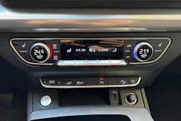 Punainen Audi Q5 2023 kuva 24.