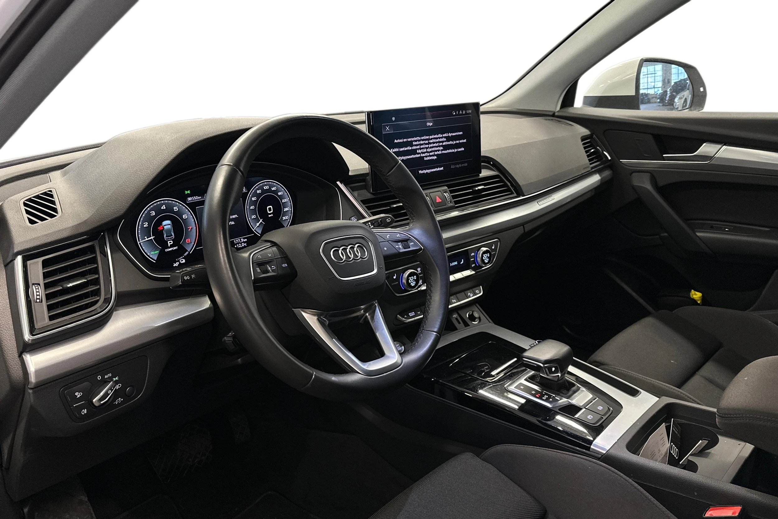 valkoinen Audi Q5 2023 kuva 3.