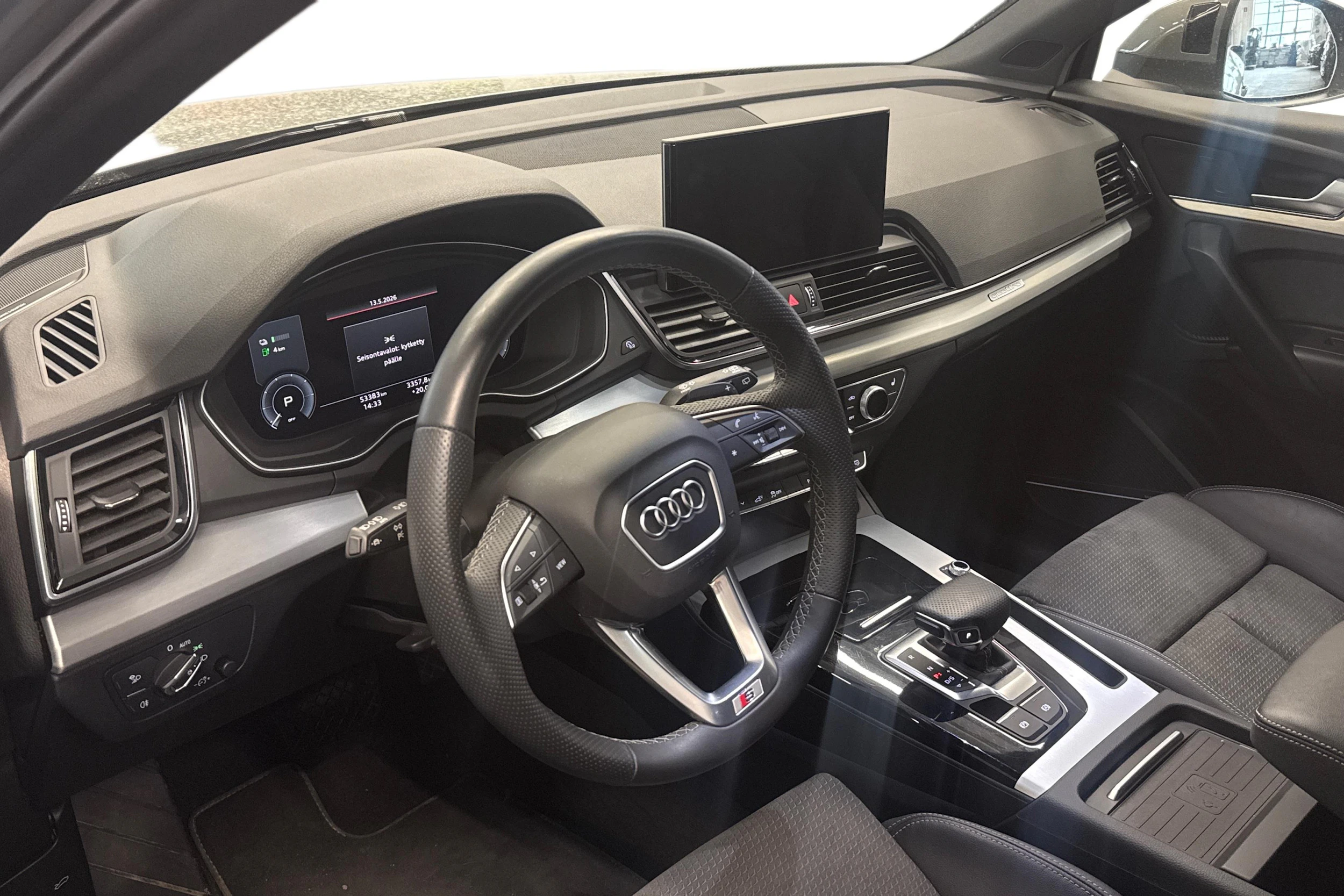 harmaa Audi Q5 2023 kuva 3.