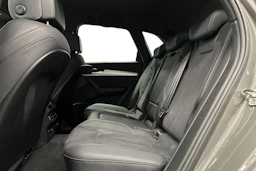 harmaa Audi Q5 2023 kuva 11.