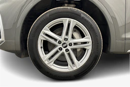 harmaa Audi Q5 2023 kuva 12.