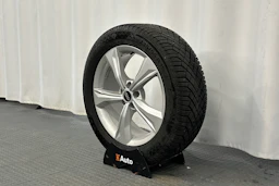 harmaa Audi Q5 2023 kuva 13.