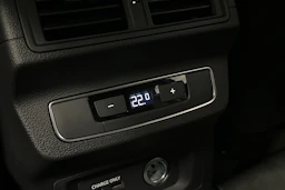 harmaa Audi Q5 2023 kuva 18.
