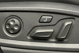 harmaa Audi Q5 2023 kuva 20.