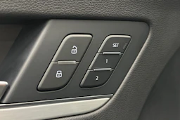 harmaa Audi Q5 2023 kuva 21.