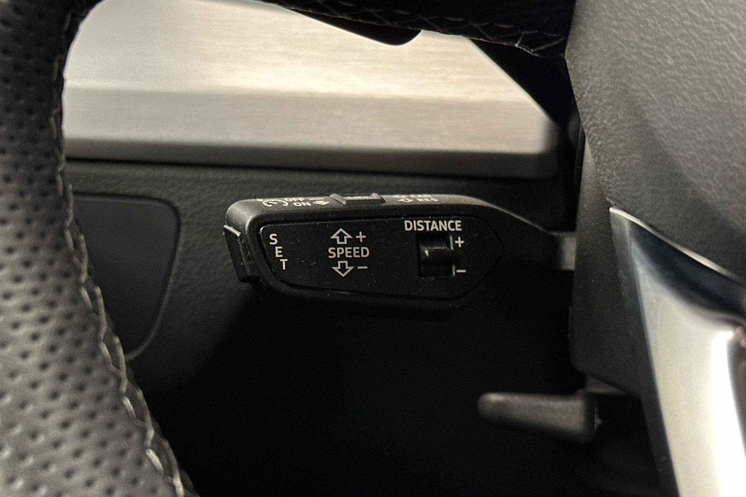 harmaa Audi Q5 2023 kuva 26.