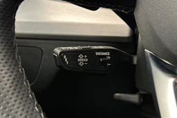harmaa Audi Q5 2023 kuva 26.