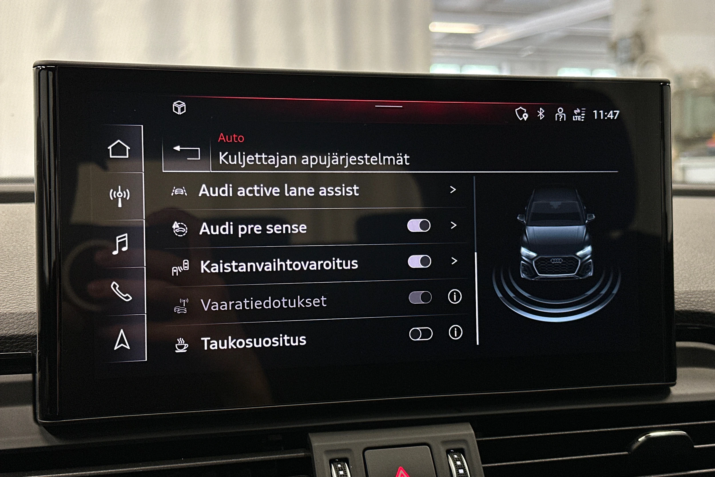 harmaa Audi Q5 2023 kuva 33.
