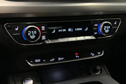 harmaa Audi Q5 2023 kuva 35.