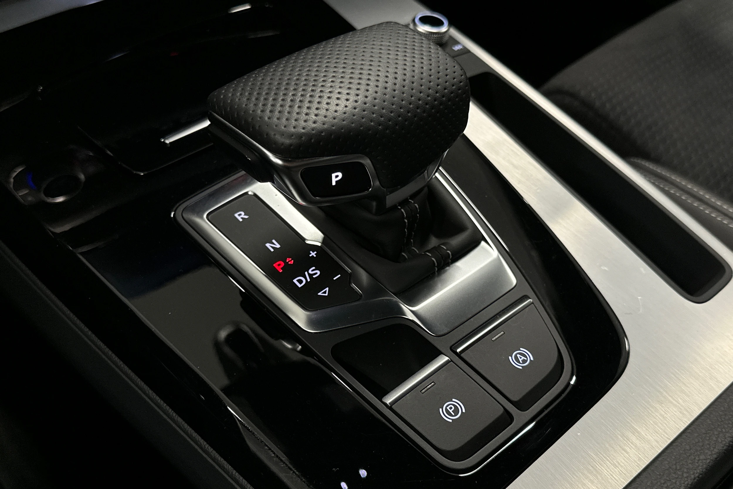 harmaa Audi Q5 2023 kuva 36.