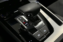 harmaa Audi Q5 2023 kuva 36.