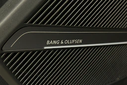 harmaa Audi Q5 2023 kuva 38.