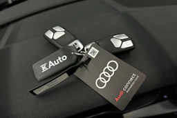 harmaa Audi Q5 2023 kuva 39.