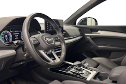 musta Audi Q5 2023 kuva 6.