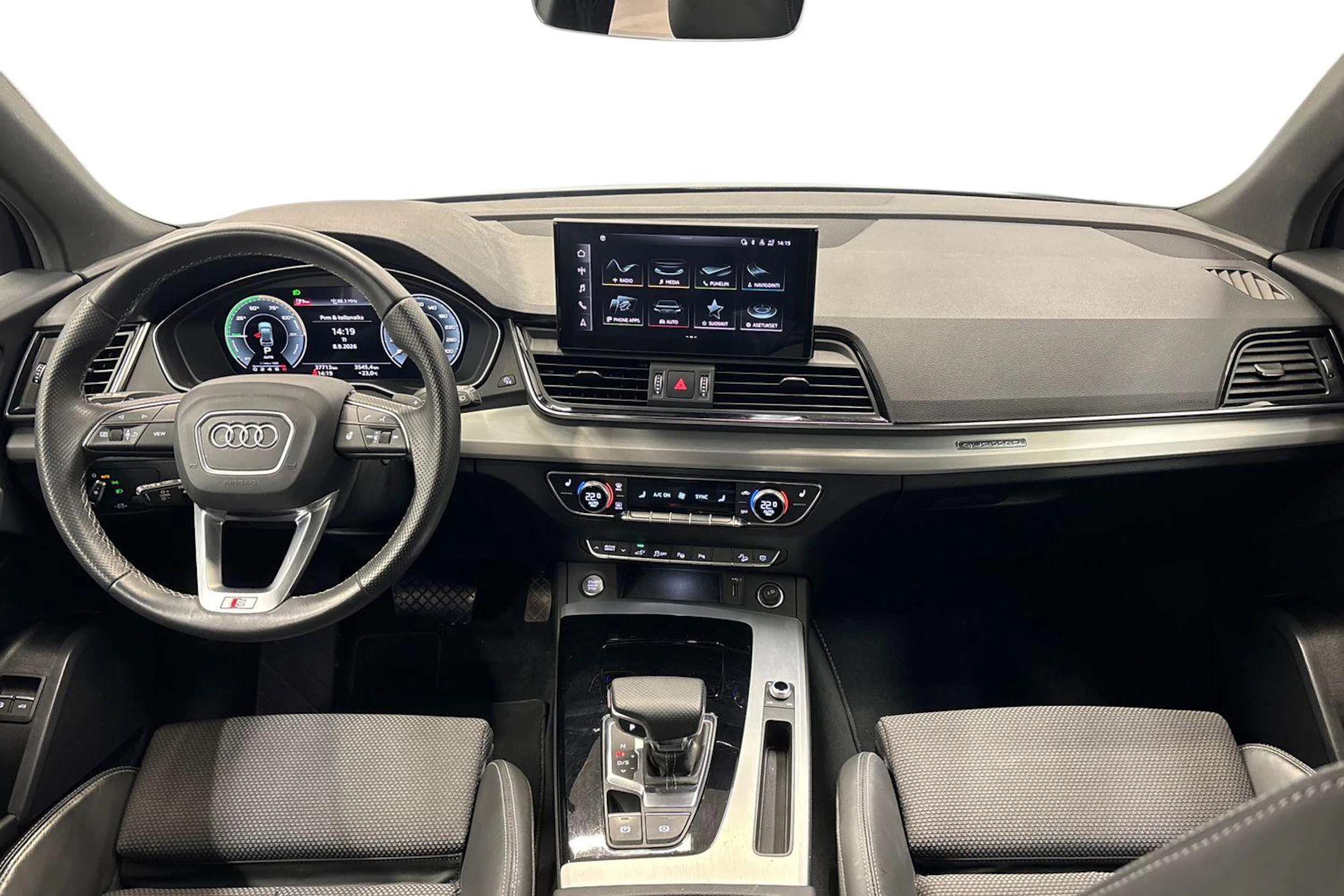musta Audi Q5 2023 kuva 7.