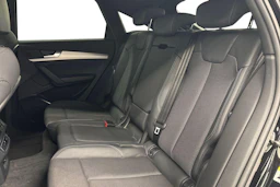 musta Audi Q5 2023 kuva 8.