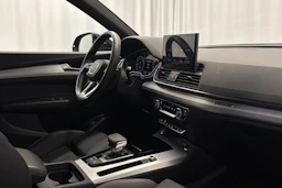 musta Audi Q5 2023 kuva 12.
