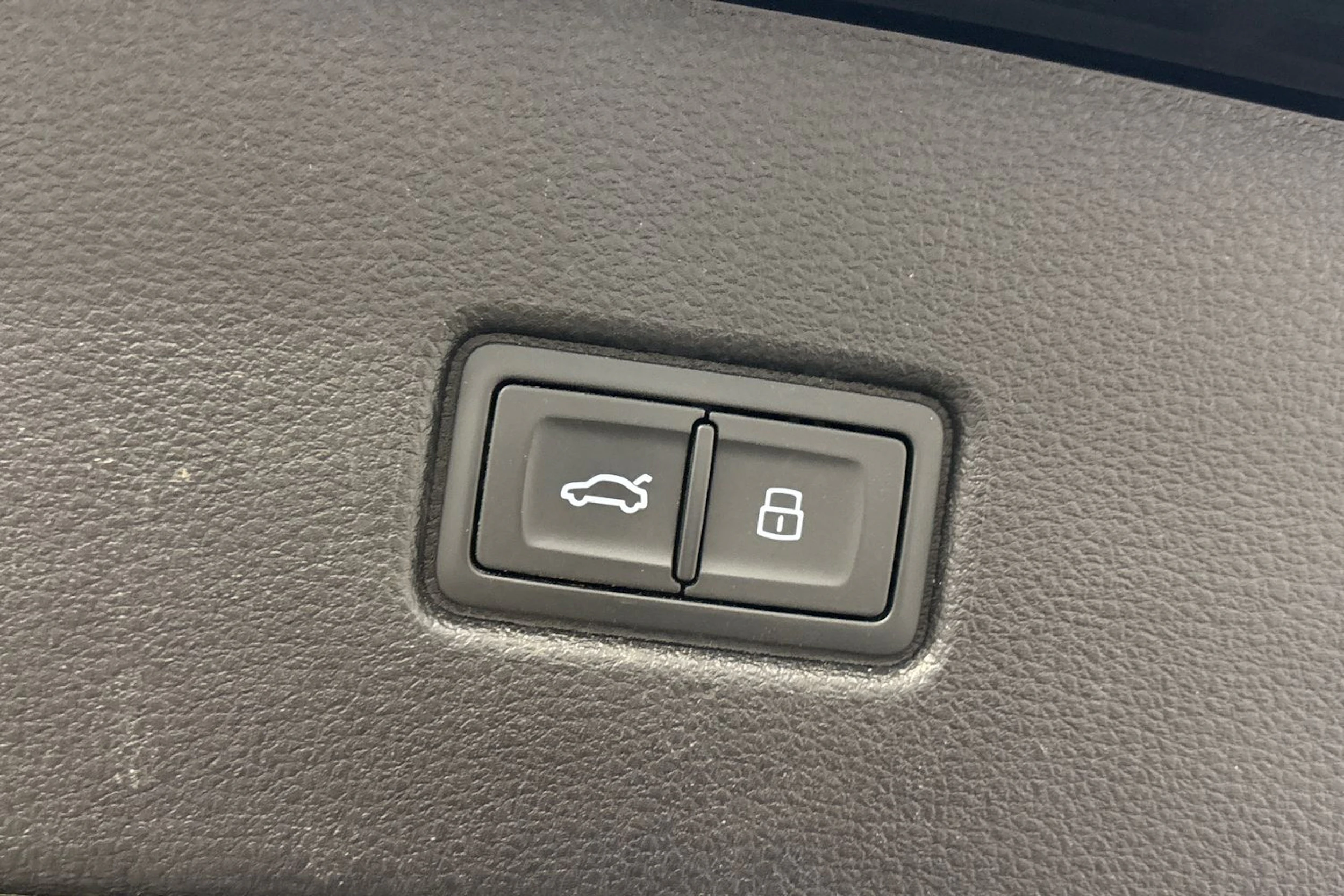 musta Audi Q5 2023 kuva 15.