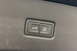 musta Audi Q5 2023 kuva 15.