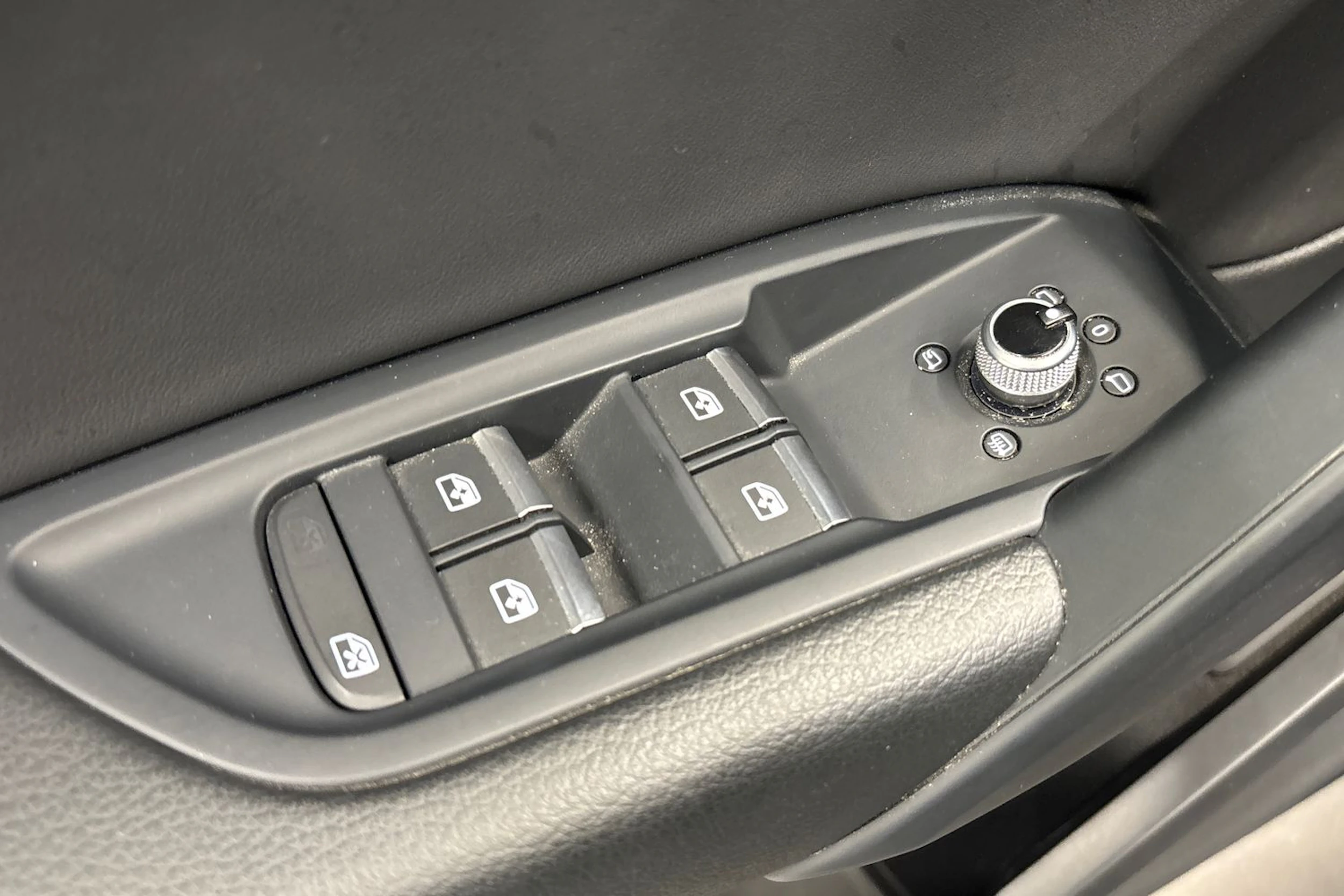 musta Audi Q5 2023 kuva 16.