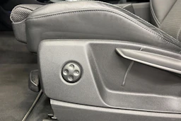 musta Audi Q5 2023 kuva 17.