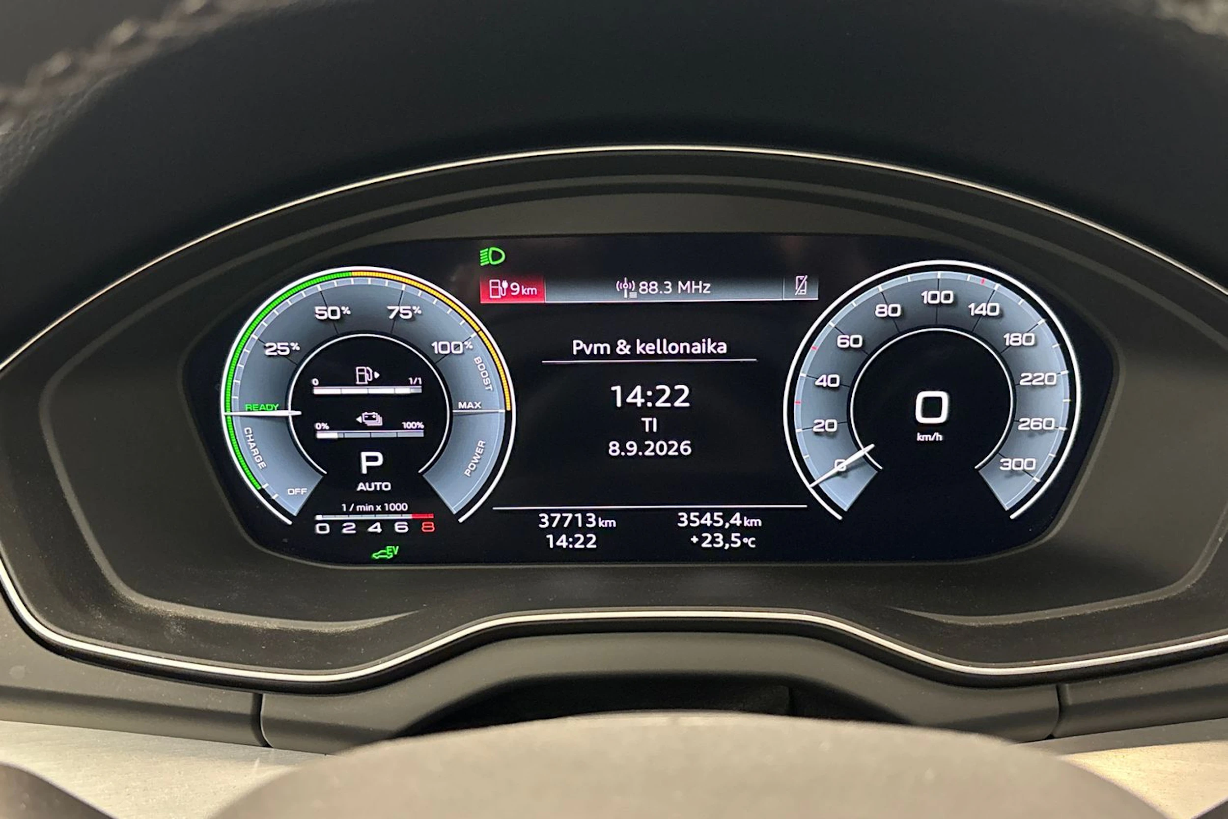 musta Audi Q5 2023 kuva 18.