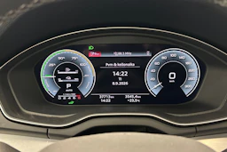musta Audi Q5 2023 kuva 18.