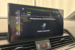 musta Audi Q5 2023 kuva 21.