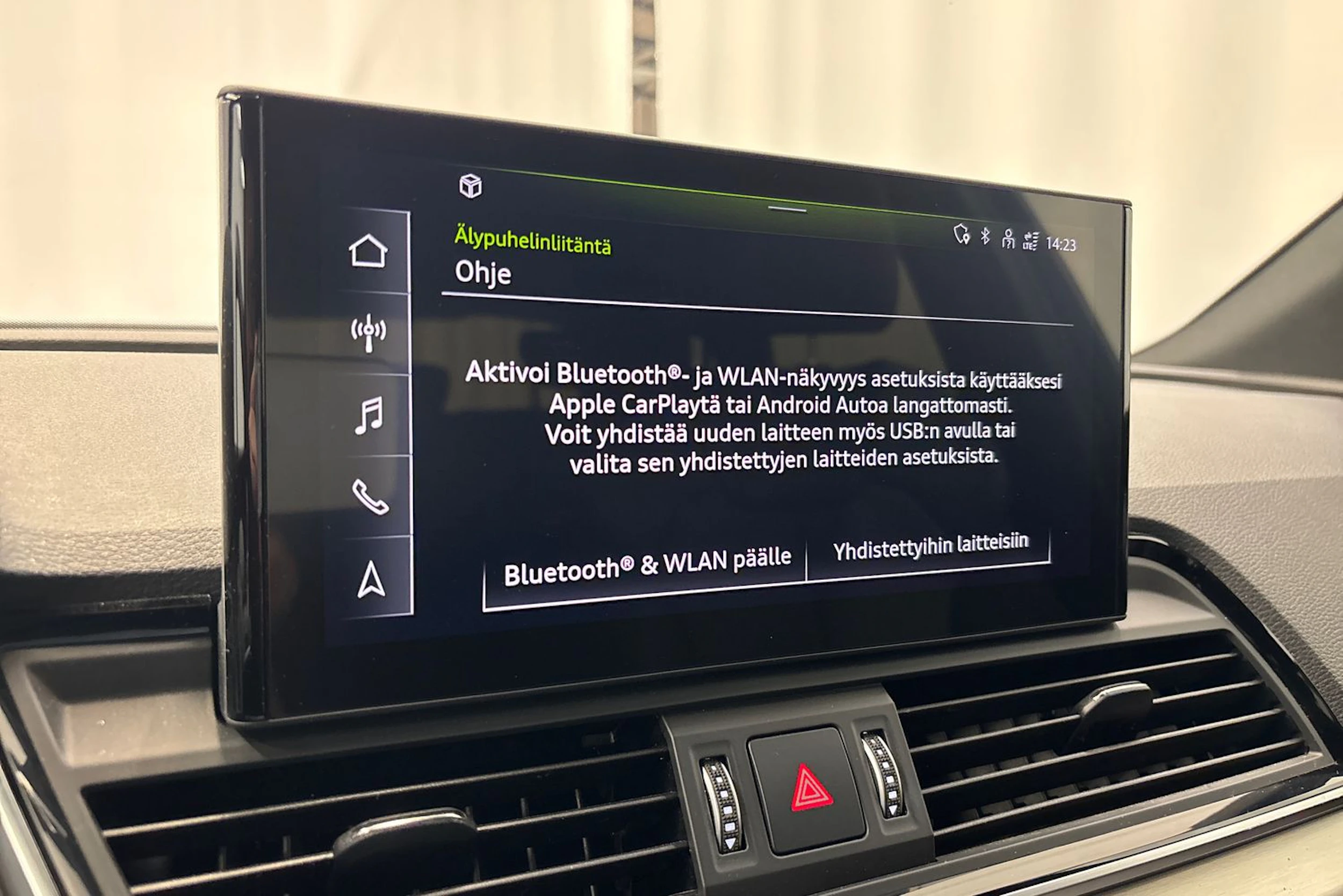 musta Audi Q5 2023 kuva 22.