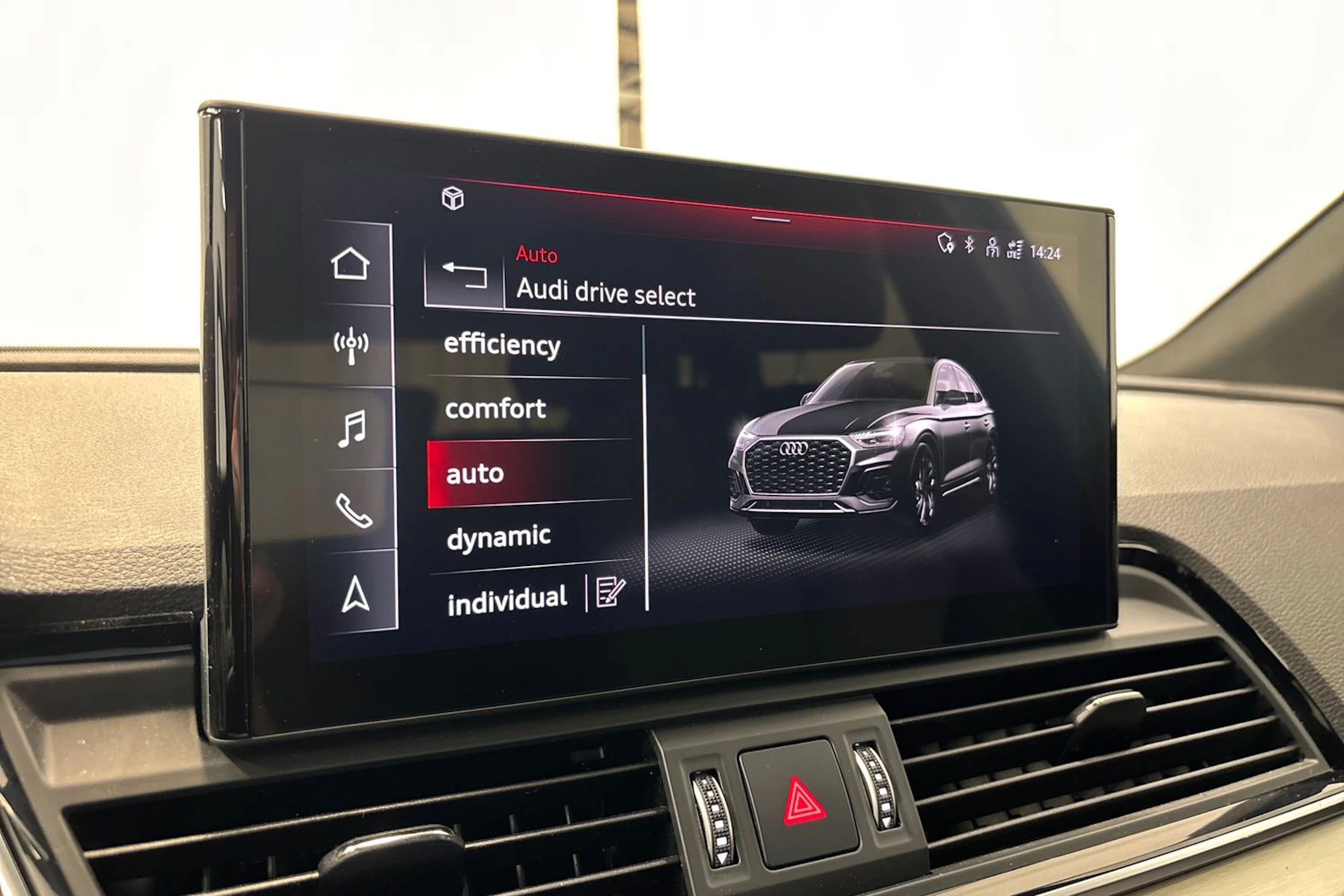 musta Audi Q5 2023 kuva 23.