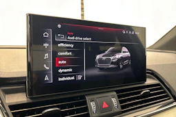 musta Audi Q5 2023 kuva 23.